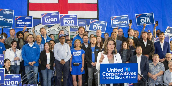 Danielle Smith speaking with the UCP team